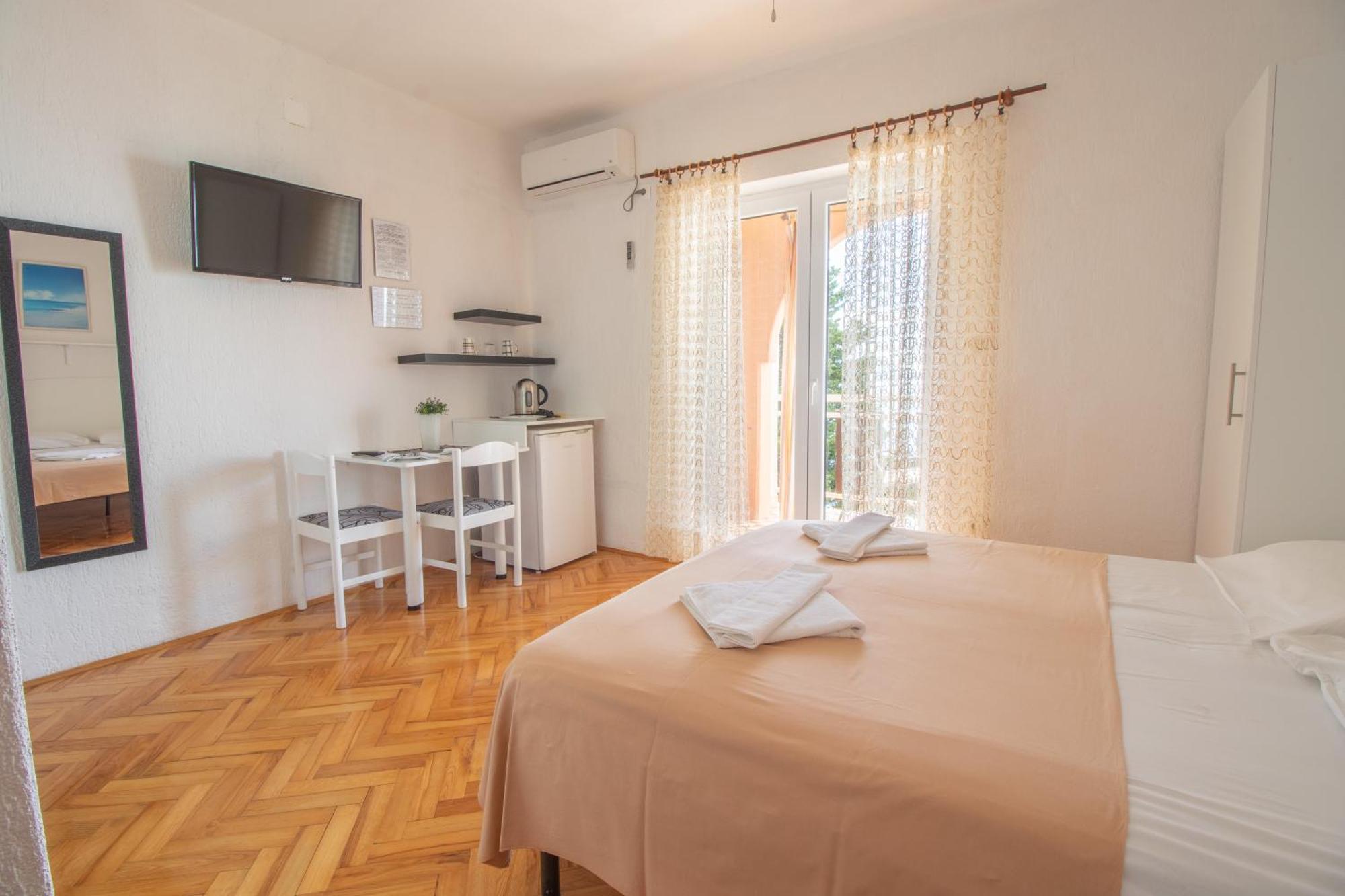 Hotel Plaza 2 Sveti Juraj Esterno foto